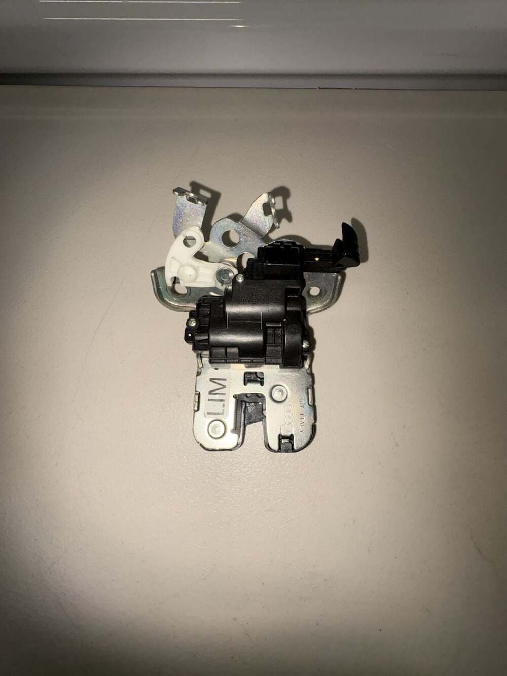 Audi Trunk Latch Actuator 4H0827505